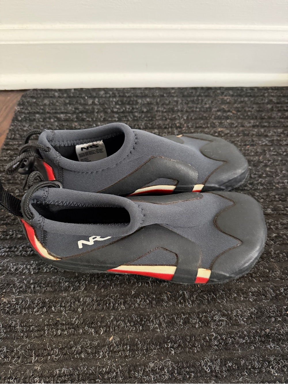NRS Kinetic Water Shoes Black Red size 5 Unisex for youth kids